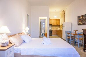 4 camere, una scrivania, ferro/asse da stiro, culla da viaggio