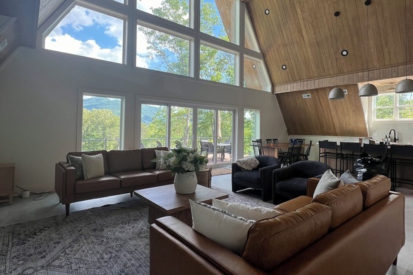 Smart TV, chimenea y futbolito