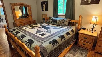 3 bedrooms, iron/ironing board, free WiFi, bed sheets