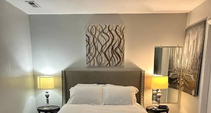 Cozy Room • Near Dam Neck Base & Beach Access
