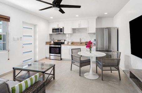 Fridge, microwave, oven, stovetop. The Ridge Villa: 1 BDR
