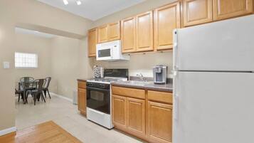 Micro-ondes, four, plaque de cuisson