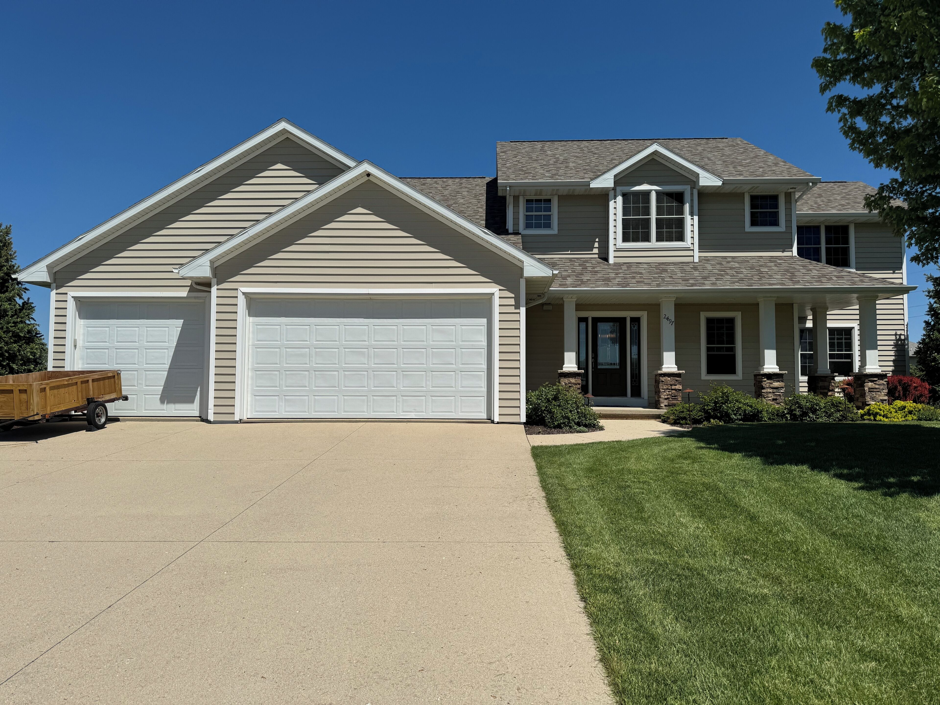 3500 sq ft House in quiet neighborhood 15 minutes from Stadium District