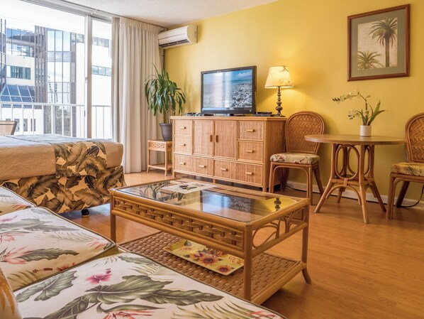 アイロン / アイロン台、旅行用ベビーベッド、WiFi (無料)、ベッドシーツ