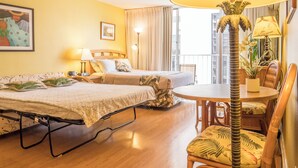 A hotel room with two beds, a dining table, chairs, a lamp, and a potted plant. - 💎LOCATION💎 5min to 🏄‍♀️🏊‍♀️🐠🦈🌸 free parking 🚙🅿️, fast WIFI💻 🌺F06A07🌺 (Honolulu)
