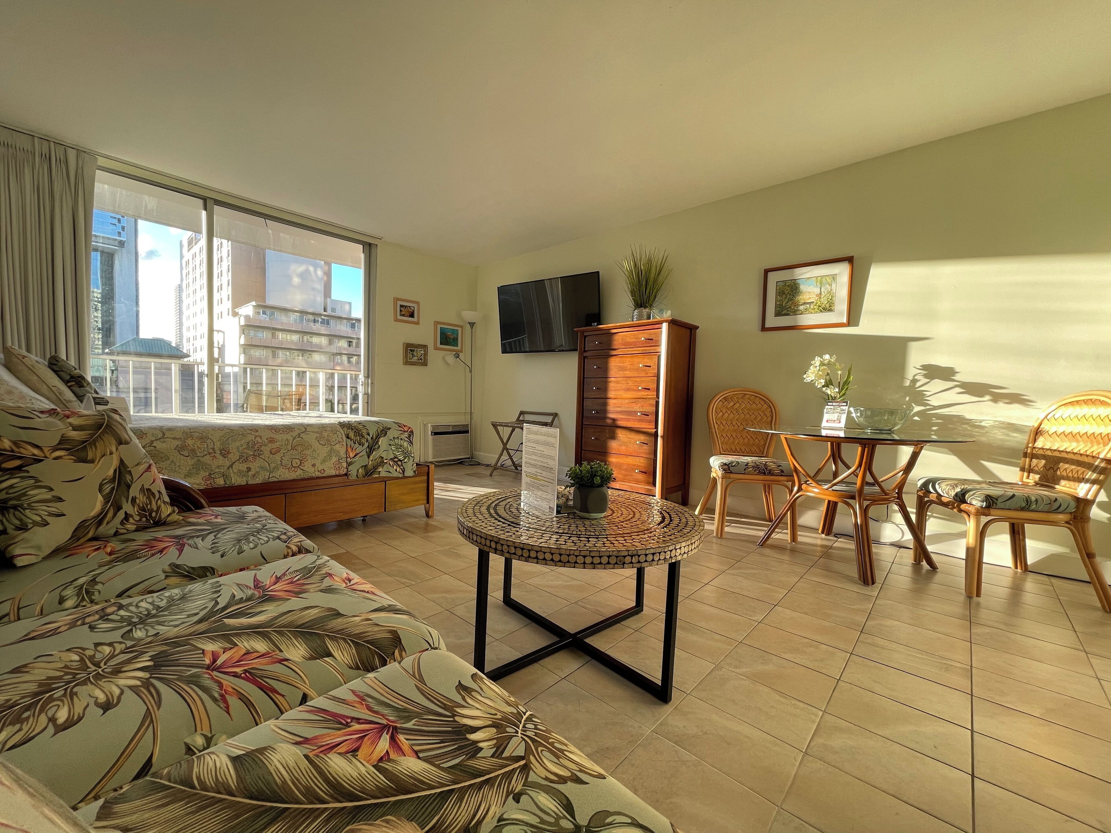 Tabla de planchar con plancha, cuna de viaje y wifi gratis 