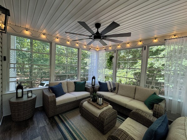 Smart TV, fireplace, computer monitors - Welcome to this beautifully updated home in Masthope Community (Lackawaxen)