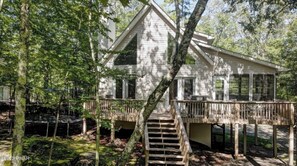Exterior - Welcome to this beautifully updated home in Masthope Community (Lackawaxen)