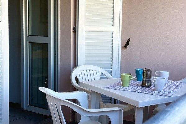 Outdoor dining - Palme 4/A - Marcelli, two-room apartment with sea view, Residence Le Palme (Marcelli)