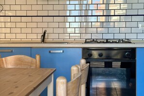 Fridge, oven - Palme 7 - Marcelli, three-room apartment with private garden, Residence Le Palme (Marcelli)