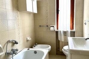 Bidet, serviettes fournies
