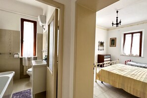 Bidet, serviettes fournies