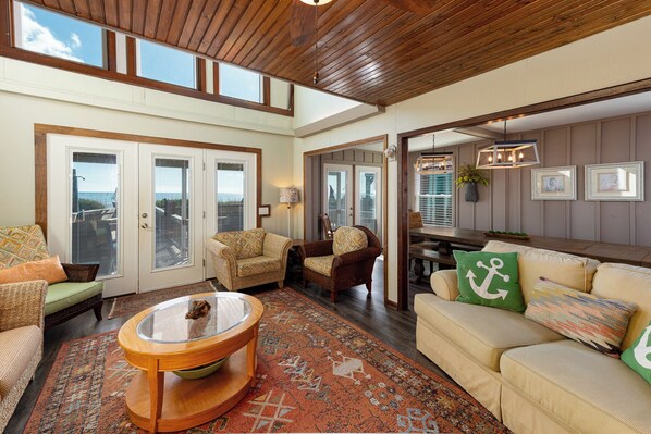 Living area - Hobbs Realty - "Landing" right into your perfect vacation in this oceanfront home with private pool (Holden Beach)