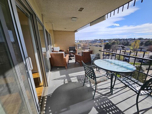 Quiet, Spotless Condo with King Bed for your Getaway!