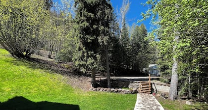 Cozy lodging with ample parking