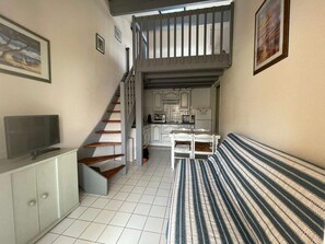 TV - Holiday house for 4 to 6 persons, residence LES MARINES, at only 250m from the sea of Portiagnes... (PORTIRAGNES)