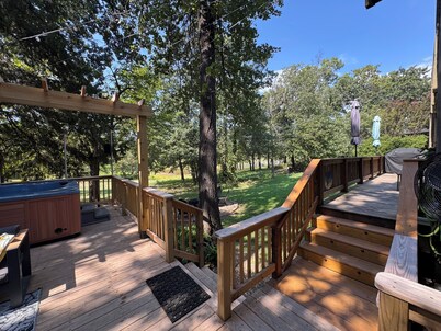 Cozy Waterfront Studio with hot tub in Longtown 