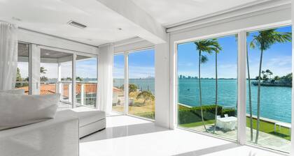 Casa Blanca Bayfront Villa – Miami