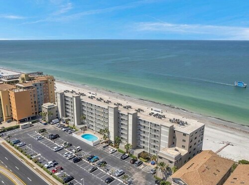 Best Value on the Beach! Beach Chairs and Canopy Included