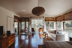 1 bedroom, iron/ironing board, WiFi, bed sheets - Hunter Valley Couples Retreat - Boathouse 2, Bathhouse 2 at Leaves and Fishes (Lovedale)