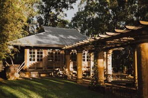 Terrace/patio - Hunter Valley Couples Retreat - Boathouse 2, Bathhouse 2 at Leaves and Fishes (Lovedale)