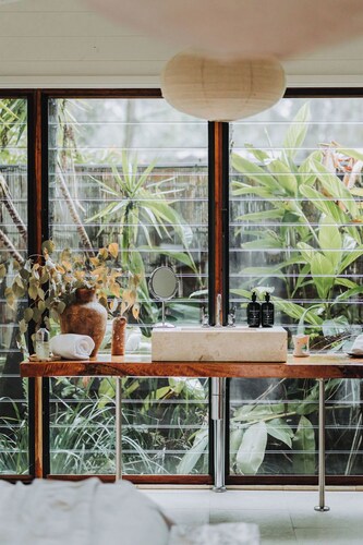 Hunter Valley Couples Retreat - Boathouse 1, The Showerhouse at Leaves and Fishes