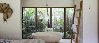 Hunter Valley Couples Retreat - Boathouse 3, Bathhouse 3 at Leaves and Fishes