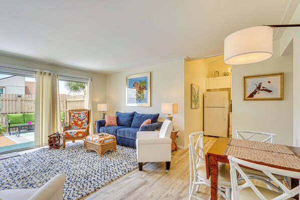 TV, books - Walk to Beach & Dining! PCB Condo w/ Patio & Pool (Panama City Beach)