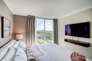 1 bedroom, iron/ironing board, free WiFi, bed sheets - Coconut Grove Beauty! 1/1 Bayview Condo w/ Free Parking (Miami)