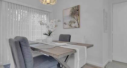 Spacious 2BD/2.5BA in the Heart of Hillcrest!
