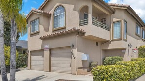Exterior - Bright, Spacious 2BD/2BA in the Heart of Hillcrest (San Diego)