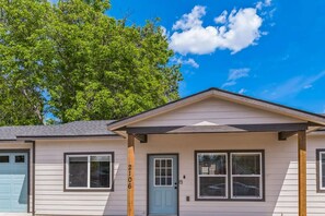 Welcoming home entrance with covered porch and mature greenery. - Desert Bliss - Stylish Kennewick Getaway (Kennewick)