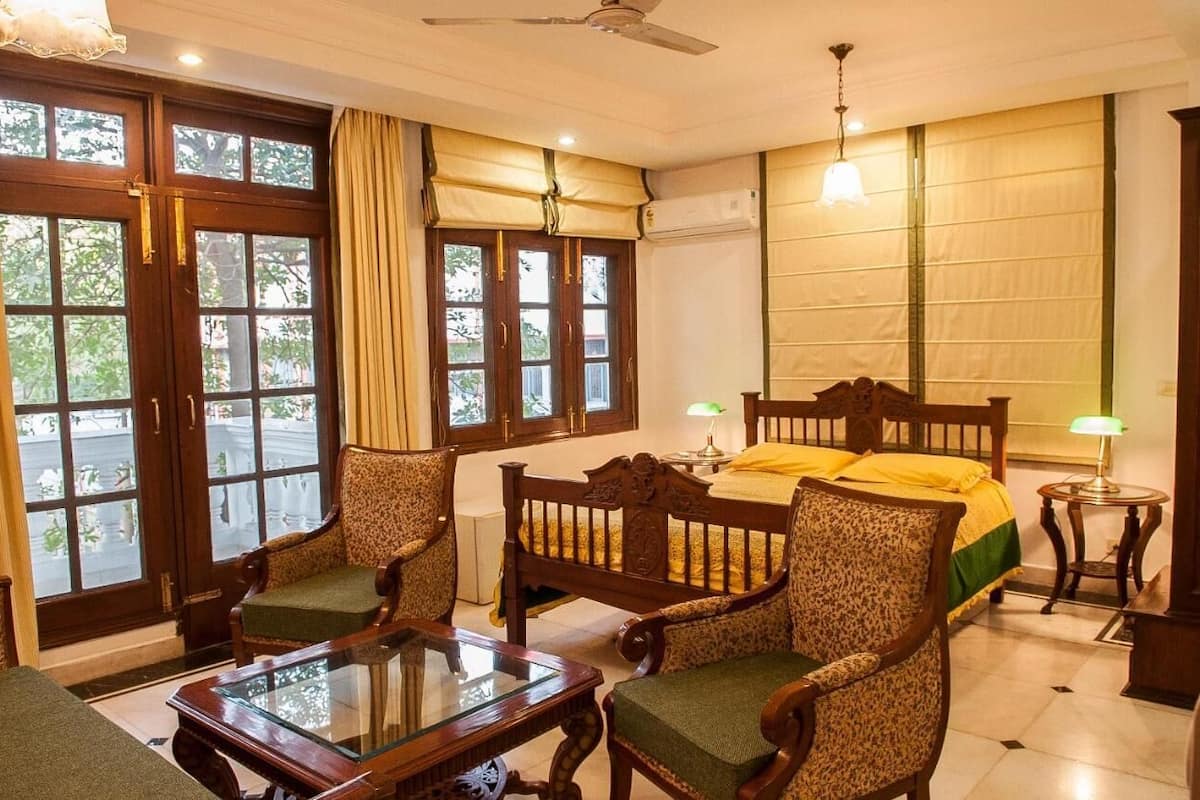 Deluxe Double Room, City View | 1 bedroom, individually decorated, individually furnished, desk