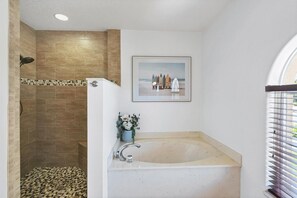 Dusche, Haartrockner, Bidet, Handtücher