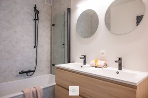 Hair dryer, towels - Urban Floor, A beach breeze around the corner (Knokke-Heist)