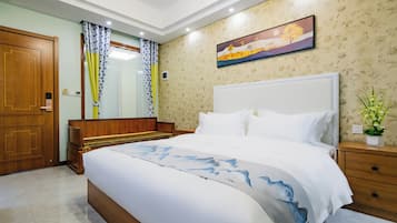 Desk, laptop workspace, free WiFi, bed sheets