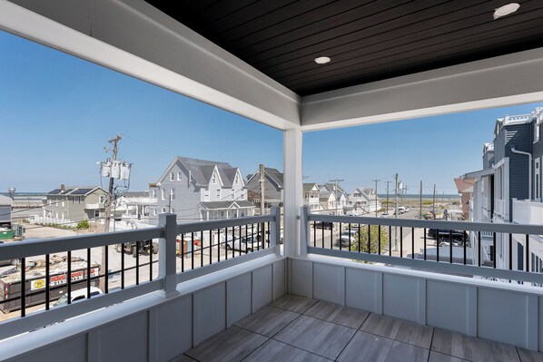 Property grounds - Party Headquarters in the Middle of the Action with Beach and Ocean Views!! (North Wildwood)