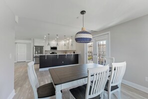 Dining - Party Headquarters in the Middle of the Action with Beach and Ocean Views!! (North Wildwood)