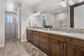Shower, jetted tub, hair dryer, towels