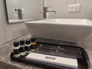 Room - Hotel Amahi Inn Sector 30 (Gurugram)