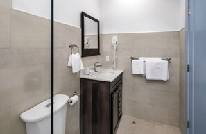 Hair dryer, towels, soap, shampoo - CorkTree Villa: 1 BDR (Cockburn Town)