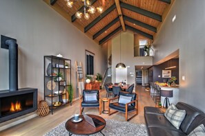 TV - NEW !! Verbier Chelsea 204 | Shuttle to Ski Resort | Tremblant Living (Mont-Tremblant)