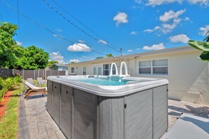 Terrace/patio - This luxurious 3 bedrooms 2 bathrooms, Jacuzzi pool (Miramar)