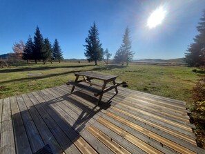 Outdoor dining - Les Jonquilles - Apartment for 8 people with garden and 3 bedrooms (Besse-et-Saint-Anastaise)