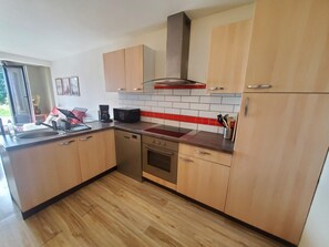 Køleskab, mikrobølgeovn, ovn, opvaskemaskine