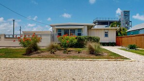 Exterior - Old Town Port A, Golf Cart Access, Walking Distance to Shopping and Marina (Port Aransas)