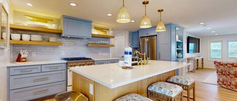 Refrigerador, microondas, lavavajillas y cafetera y tetera