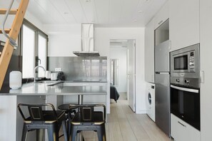 Fridge, microwave, oven, stovetop