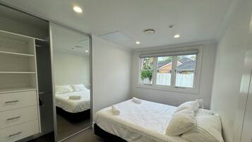 5 bedrooms, desk, iron/ironing board, free WiFi