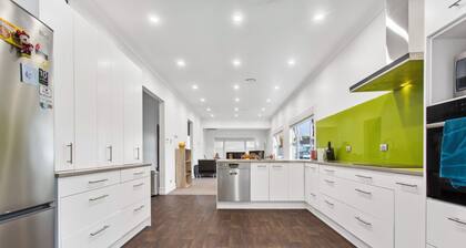 5-Bedroom Central Auckland Retreat